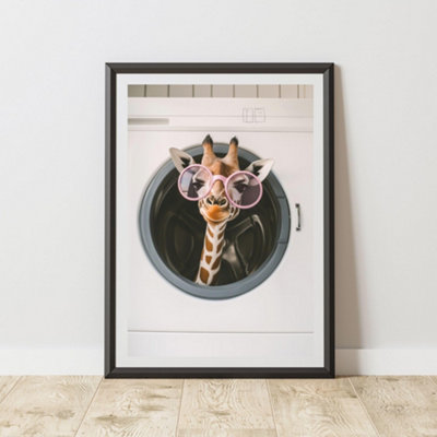 60 Second Makeover Unisex Multicolor Giraffe In Tumble Drier Print Wall Art | Size: A3 - Image 3