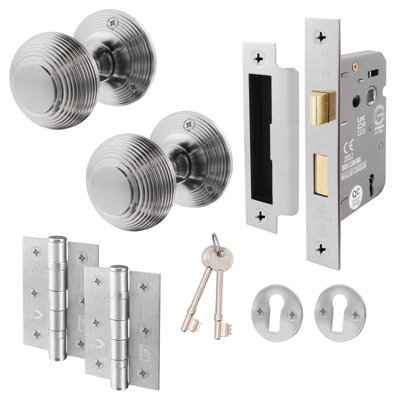 B&Q -  Beehive Key Lock Door Knob Set Satin Chrome1 Pair Of Reeded Mortice Knobs (55mm)Sash Lock (80mm) & Hinges (76mm)