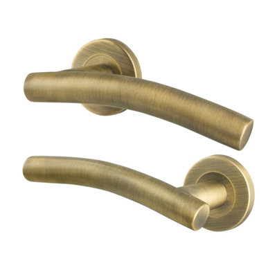 Afit Brass Door Handles Round Rose1 Pair Of Antique Brass Curved Internal Lever HandlesArco Range from B&Q