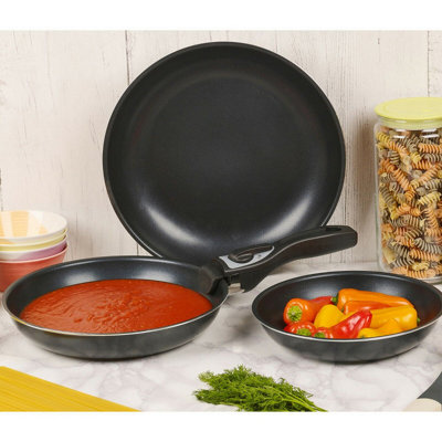 Urbn-Chef 3Pcs Black Ceramic Induction Frying Pan Set Stackable Detachable Handle Pots Pan from B&Q