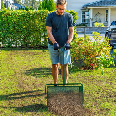B&Q -  Compost Spreader24" Garden Spreader W/ Height Adjustable Handle