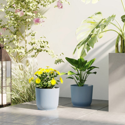 Outsunny Set Of 2 Round Plant Pots Outdoor 22Cm For Garden DecorationBlue from B&Q