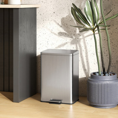 B&Q -  Pedal Bin With Soft-Close Lid20L Stainless Steel Kitchen Bin Silver