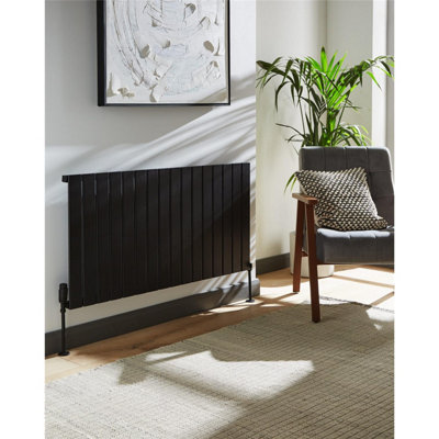 Clifton 575mm (H) X 1180mm (W)Black Horizontal Single Panel Horizontal Aluminium Radiator (Bala)(0.57M X 1.18M)Depth 37mm from B&Q