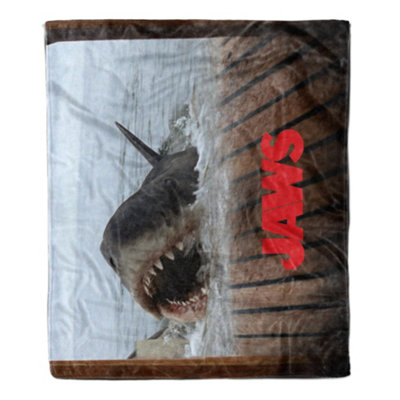 Zavvi Jaws Shark Scene Fleece Blanket from B&Q