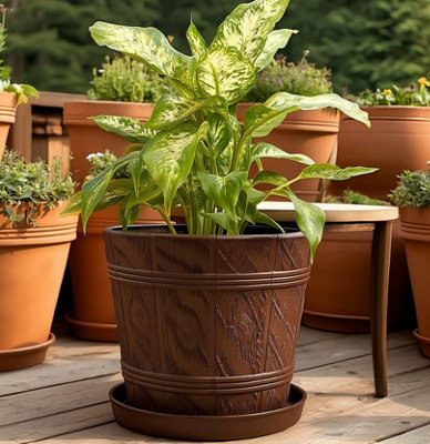 B2C Barrel Planter Flower Pot With Saucer Wood Effect Plastic Round Indoor Outdoor 2.1L (D17Cm X H15Cm) Brown from B&Q