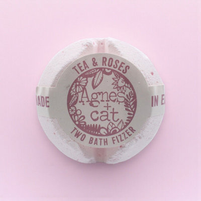 Kdmd Unisex White Agnes + Cat Bath Fizzer Tea & Roses Handmade Uk Relaxing Bath Bomb In - Image 6