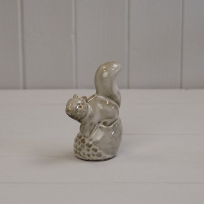 Kdmd Unisex Beige Mottle Ceramic Squirrel Sitting On Acorn Decoration - Image 3