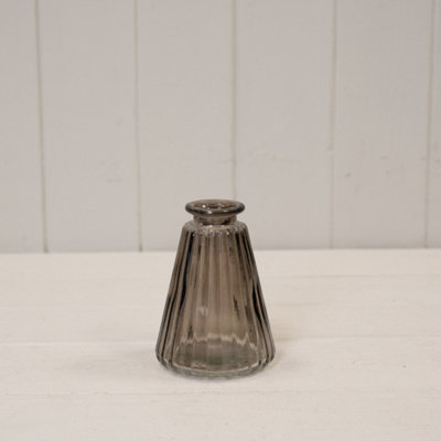 Kdmd Unisex Grey Warm Glass Ribbed Vase - Image 3