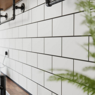 B&Q -  White Flat Matt/satin Metro Ceramic Wall TileSample