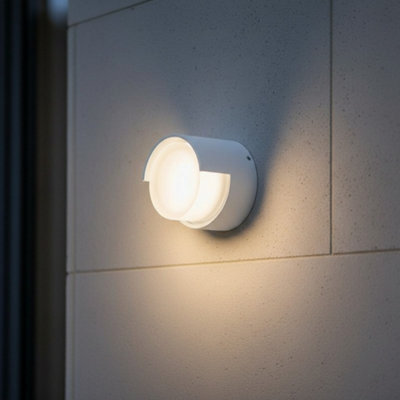UltraBeam 4 Watt LED Round Outdoor LED Wall Light - Diameter 102mm - Image 4