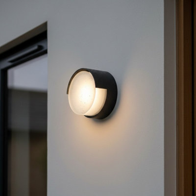 Rackhams Black/Light 6 Watt Round Led Exterior Wall - Image 3