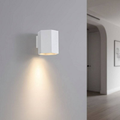 B&Q -  Ultrabeam White Hexagonal Indoor Led Wall Light 5 Watt Gu10 Led 400 Lumen Height 120mm