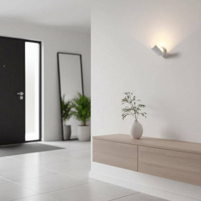 Ultra Beam Lighting Ultrabeam White Indoor Led Wall Uplighter 3 Watt Led 300 Lumen from B&Q