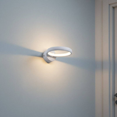 Ultra Beam Lighting Ultrabeam Round White Indoor Led Wall Light 6 Watt Led 600 Lumen Width 139mm from B&Q