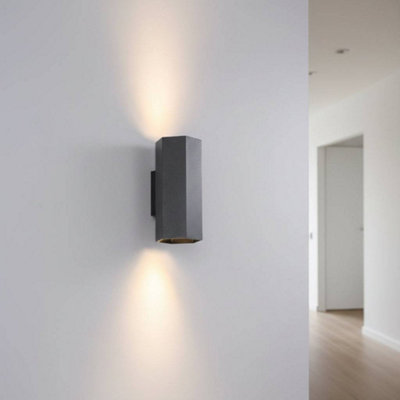 B&Q -  Ultrabeam Black Up And Down Indoor Led Wall Light 10 Watt Gu10 Led 800 Lumen Height 220mm