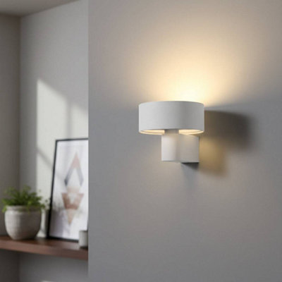 Ultra Beam Lighting Ultrabeam Round White Indoor Led Wall Light 6 Watt Led 600 Lumen Width 148mm from B&Q