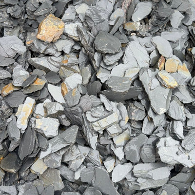 Erth Stone 40mm Grey Slate Chippings 850Kg Bulk Bag from B&Q