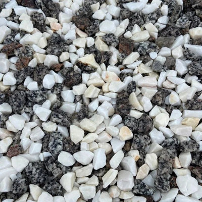 Erth Stone 20mm Arctic Silver Chippings 850Kg Bulk Bag from B&Q