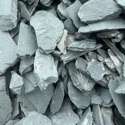 Erth Stone 40mm Green Welsh Slate Chippings 850Kg Bulk Bag from B&Q