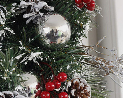 50cm Artificial Wreath with Pinecones & Berries - 7