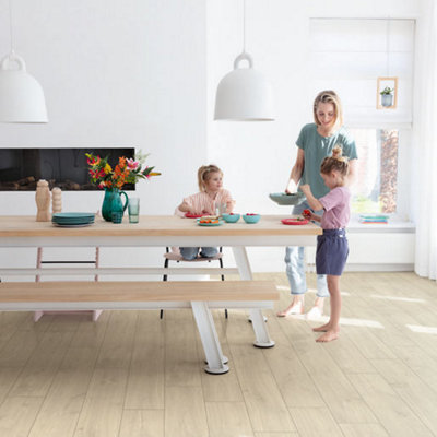 B&Q -  Classic Havanna Oak Natural Hydroseal Laminate Flooring