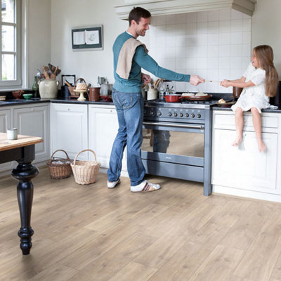 B&Q -  Classic Havanna Oak Natural With Saw Cuts Laminate Flooring