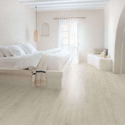 Quick-Step Signature Soft Patina Oak Laminate Flooring from B&Q