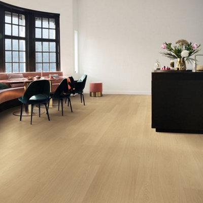 B&Q -  Signature Beige Varnished Oak Laminate Flooring
