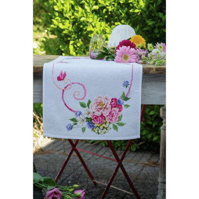 B&Q T/Runner Flwrs Bouquet - Counted Cross Stitch Kit: Table Runner: Classic Flowers Bouquet - Vervaco White