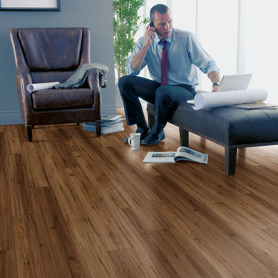 B&Q -  Walnut Oak 8mm Laminate Flooring