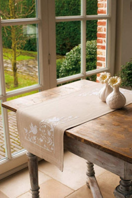 B&Q -  Emb T/run W/silhoutteEmbroidery Kit: Runner: White SilhouetteVervaco