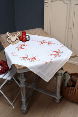 B&Q -  Emb T/clth Xmas GnomesCounted Cross Stitch Kit: Tablecloth: Christmas GnomesVervaco