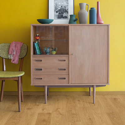 B&Q -  Eligna White Oak Light Natural Planks Hydroseal Laminate Flooring