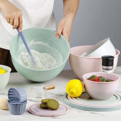 B&Q -  Versatile Plastic Mixing Bowls Set With Lids 5-Piece Gray And Pink For Kitchen Prep And Storage