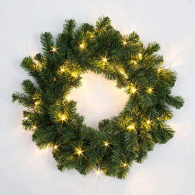 55cm Pre-Lit Green Christmas Wreath Alaskan Pine with 30 Warm White LEDs