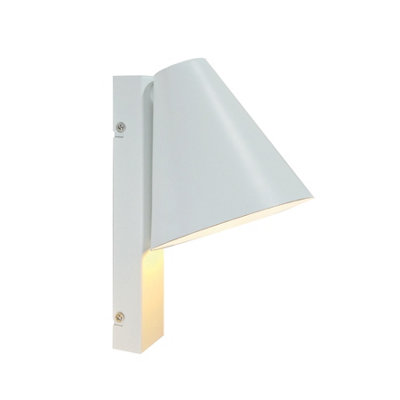 B&Q -  Wilmer Metal Wall Light  White,plug In Or Mains