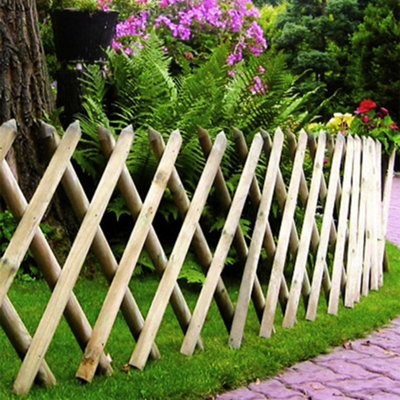 Primrose Expandable Wooden Garden Trellis Panel In Diamond Pattern 100Cm from B&Q