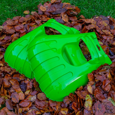 Green Large Leaf Grabber Scoops For Garden CleaningPairErgonomic Plastic Hand Rakes from B&Q