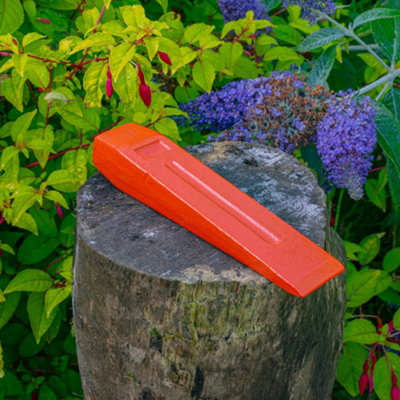 Cost Wise 2.5Kg Red Heavy Duty Manual Log Splitter  Durable Metal Wedge For Firewood from B&Q