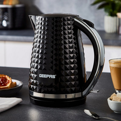 Geepas Argyle 1.7L Cordless Kettle Black 2200W Rapid Boil Auto Shut Off from B&Q