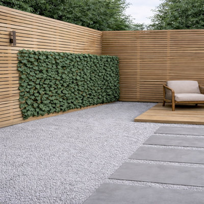 Uetian Artificial Leaf Hedge Outdoor Privacy Screen With Expandable Willow Trellis Garden Fence (2M X 1M) from B&Q