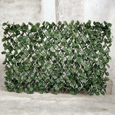 Uetian Artificial Outdoor Leaf Hedge Garden Privacy Screen With Expandable Willow Trellis (2M X 1M) from B&Q