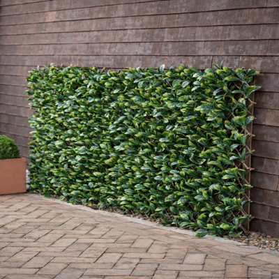Uetian Faux Laurel Willow Screening Fence 2 X 1M Outdoor Privacy Solution from B&Q