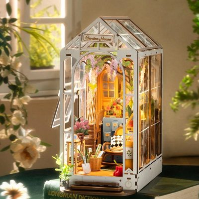  - Holiday Greenhouse Book Nook Construction Kit
