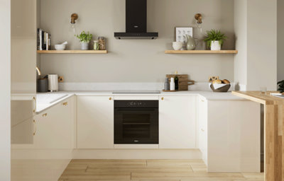 Explore the Stevia gloss cream kitchen, featuring high shine slab doors for easy cleaning.