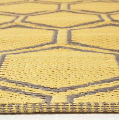 6ft Outdoor Garden Rug - Yellow Honeycomb - 5