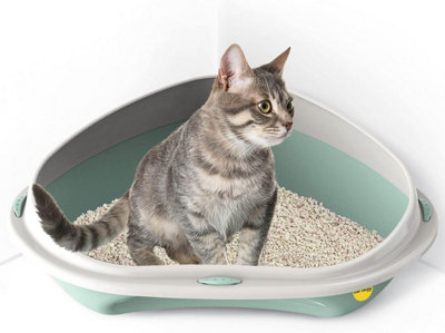 Cat Centre.Direct Cat Centre Large Corner Open Litter Tray With Detachable No-Spilling Rim Green from B&Q