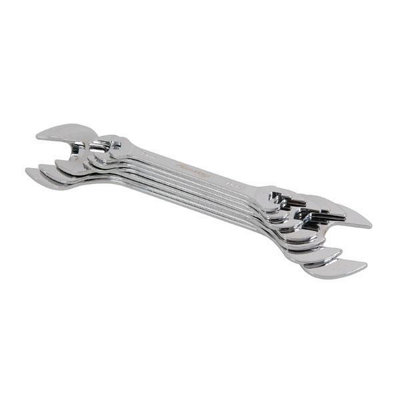 Slim spanner outlet