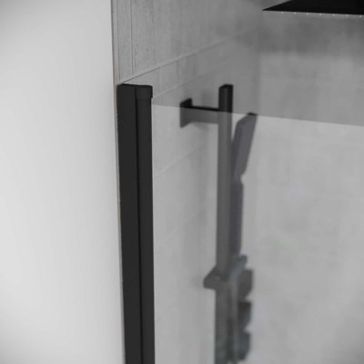 800mm Curved Bath Screen Matt Black Profile Clear Glass Reversible Denver - 5